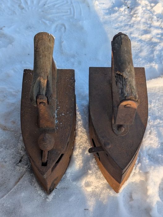 Утюг старинный на углях