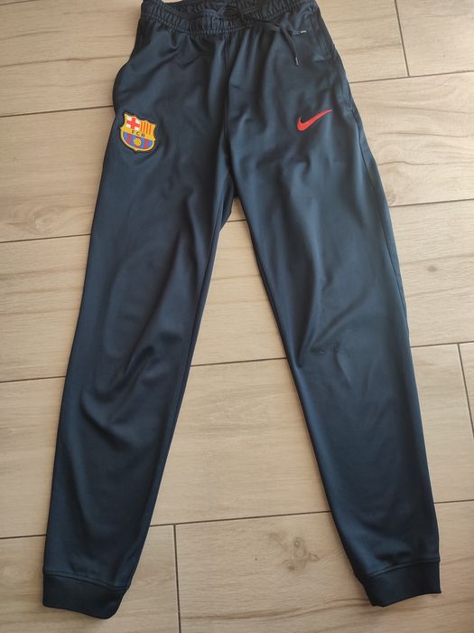 Nike FC Barcelona Strike. Spodnie dresowe dziecięce, rozmiar 147 cm - 158 cm