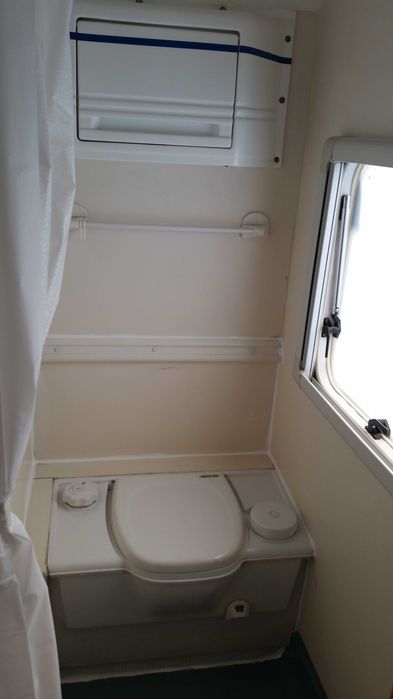 Autocaravana Fiat Ducato 2001 - Bom estado, espaçosa e bem equipada.