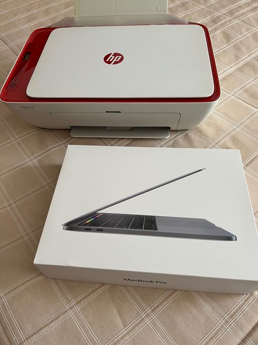 Macbook Pro 13” Touch Bar (como NOVO) + Oferta impressora HP Deskjet