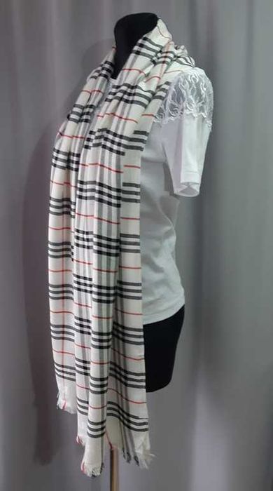 Burberry оригинальный шелковый шарф