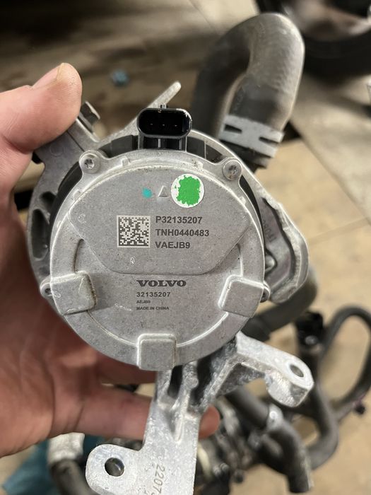 Помпа водяна Polestar 2 насос охолодження