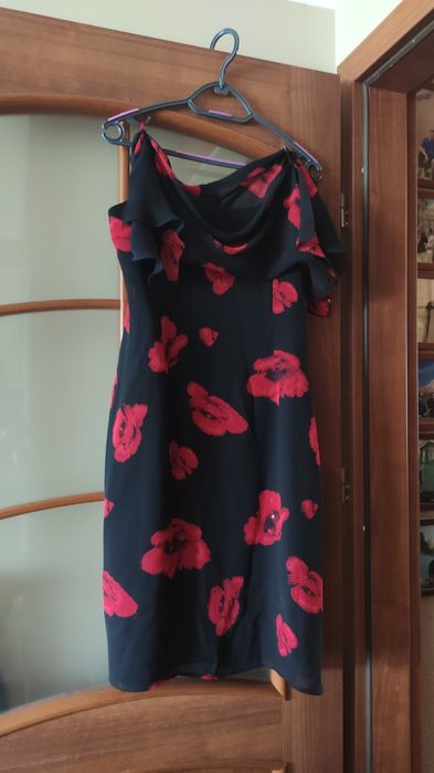 Sukienka czarna w maki 38