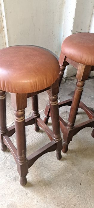 Bancos altos castanhos