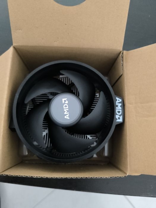 Cooler original AMD Wraith Stealth para socket AM4.447461671306547201