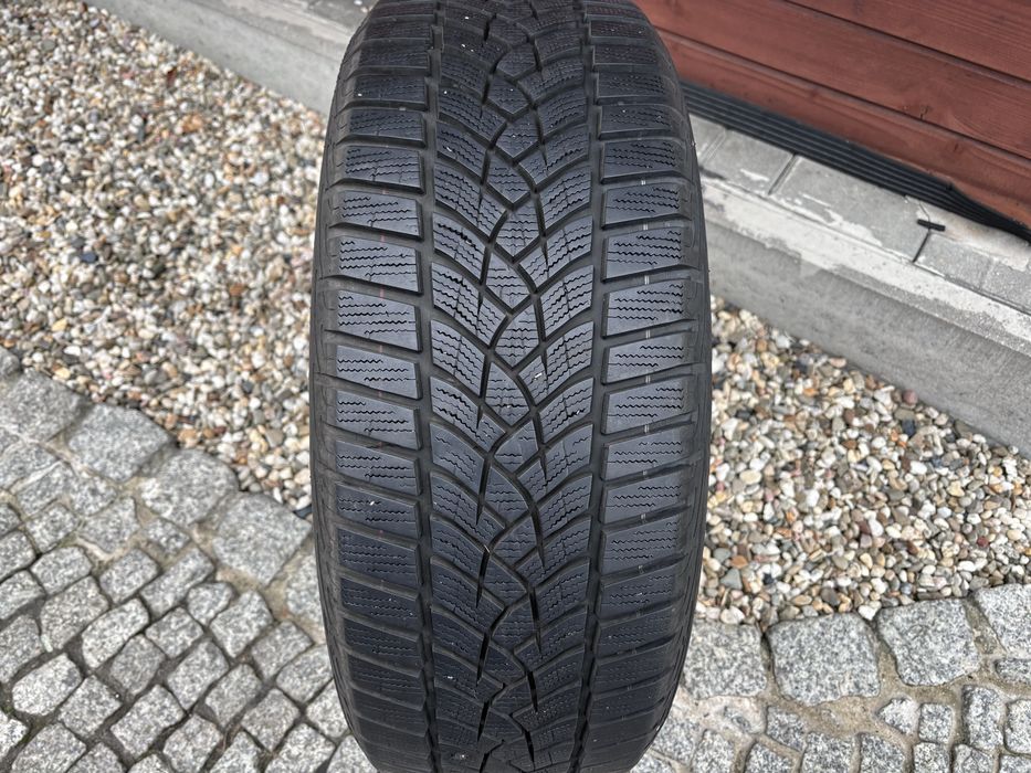 1 sztuka Goodyear Ultra Grip Performance 215/55 R17 7mm 2017