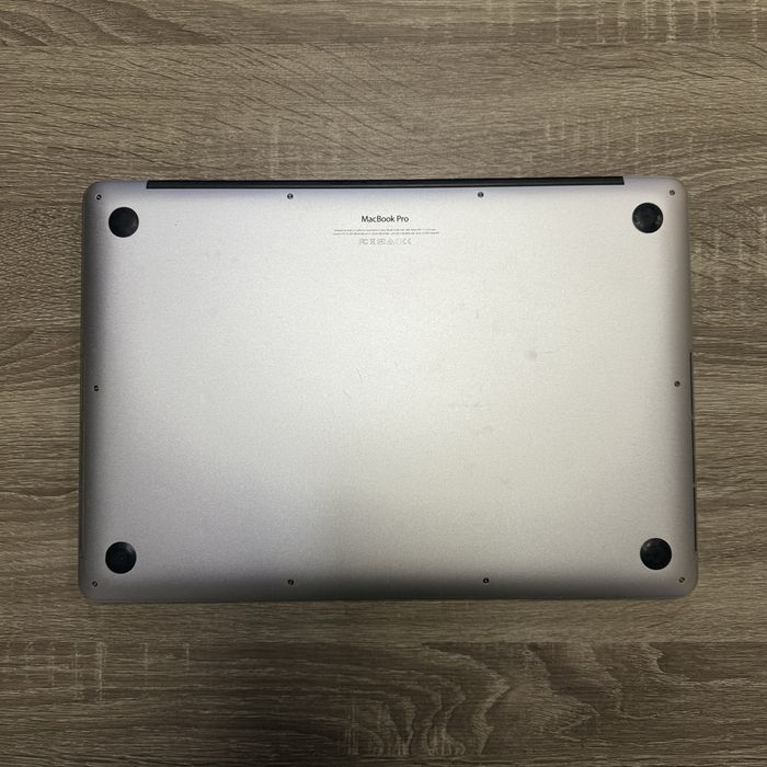 MacBook Pro 15.4 дюйми 2015 року 256 ssd 16 ram