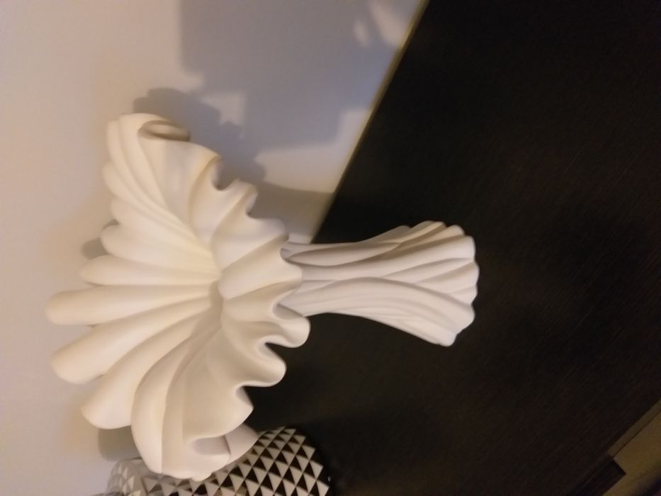 jarra ondulada branca