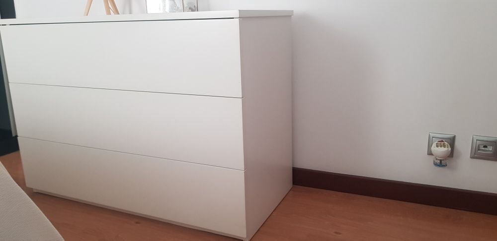 Comoda quarto criança lacado branco mate.