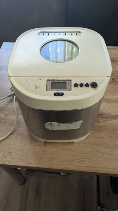 Хлібопічка  в робочому стані