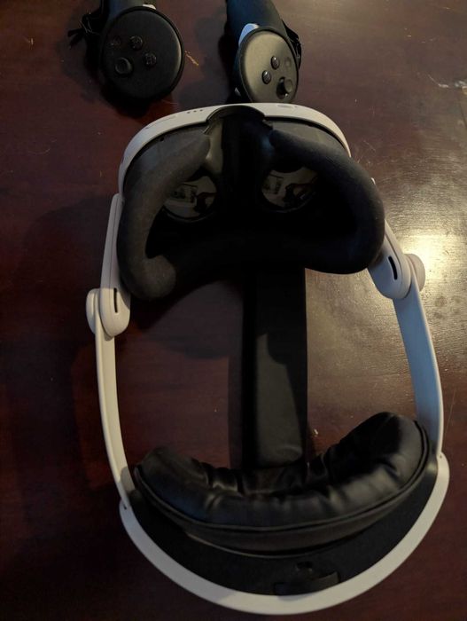 Meta Quest 3 512 GB +  KIWI design K4 Band + AMVR Controller Grip