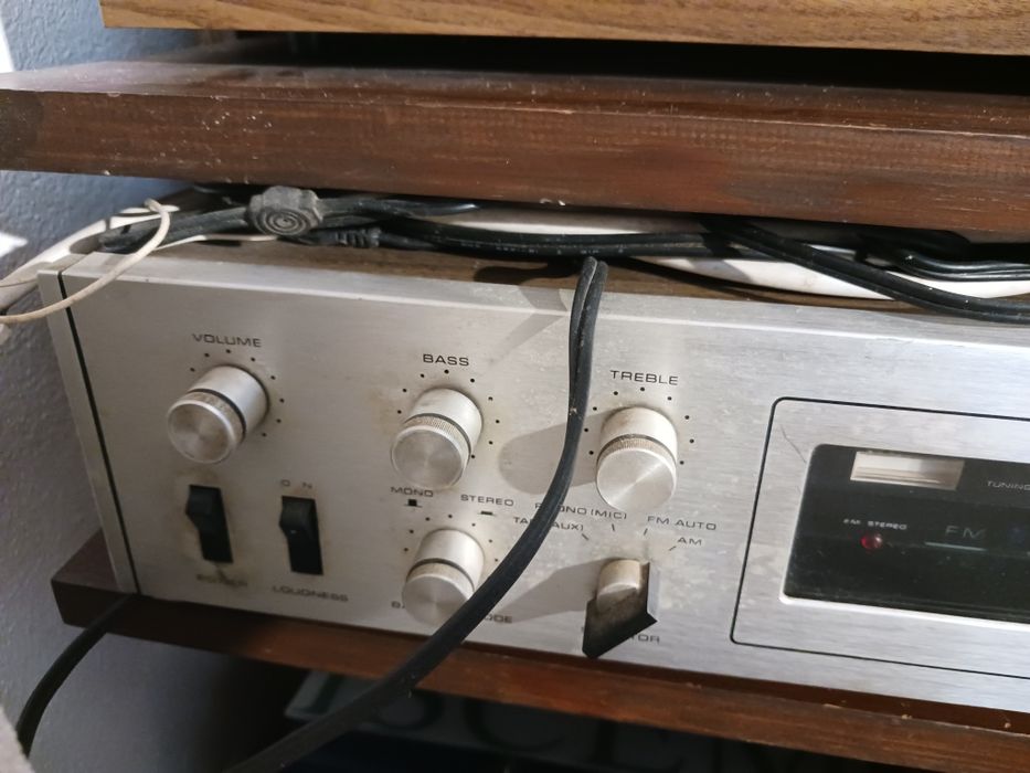 Gira discos,sintonizador e rádio