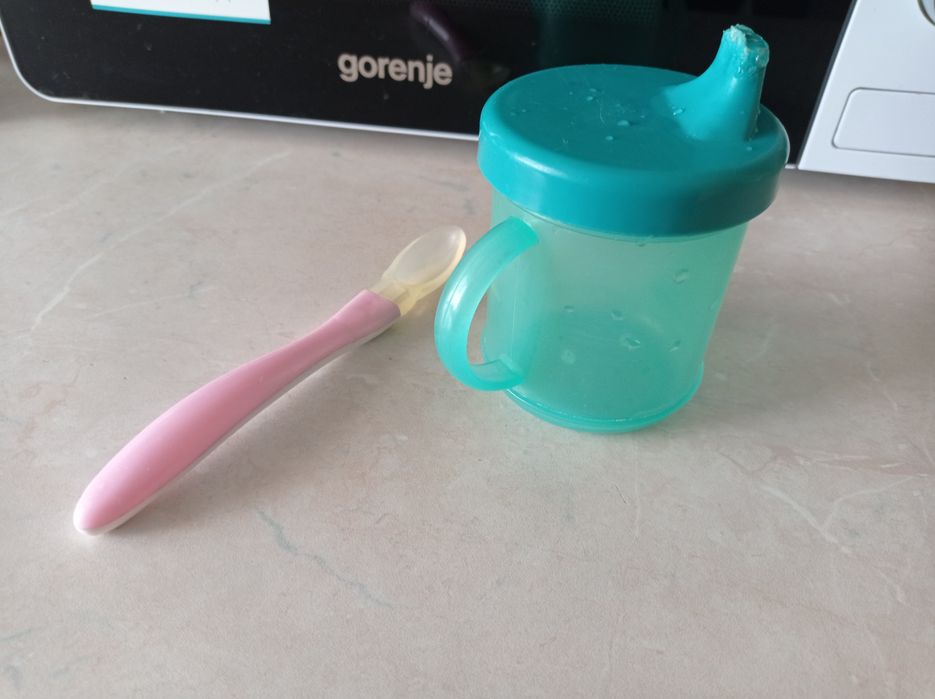 Продам бутылочку непроливайка поилка ложечка силикон Hipp