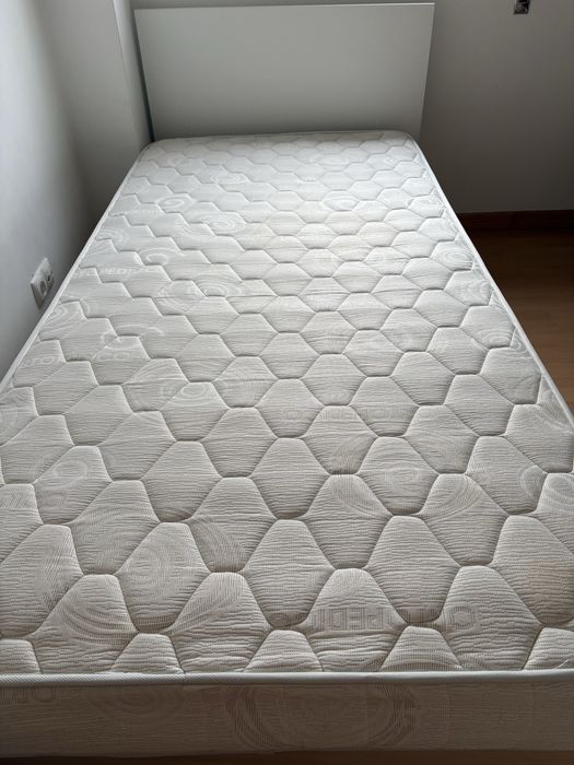 Cama individual  com colchao