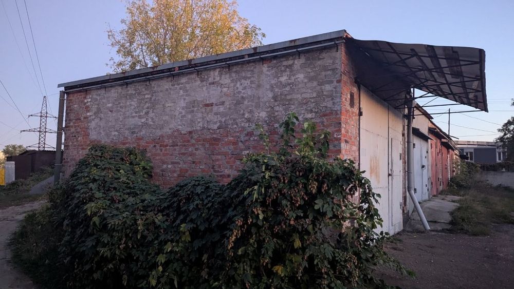 Великий гараж порядка 40кв у автокооперативі АК 16