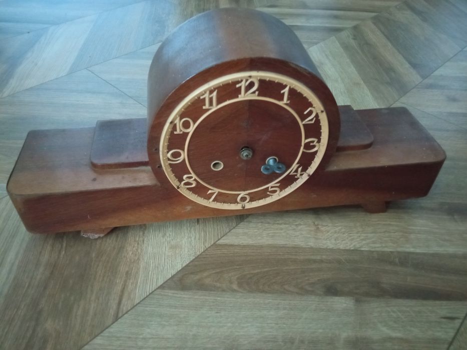 Stary zegar kominkowy