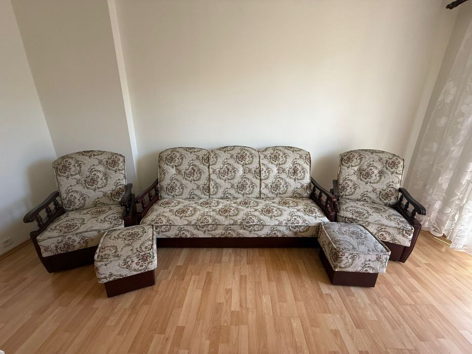 Sofa rozkładana + 2 fotele + 2 pufy