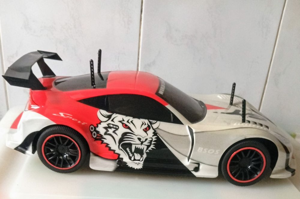 Carro Boss Sport World Champions. Escala 1:10.