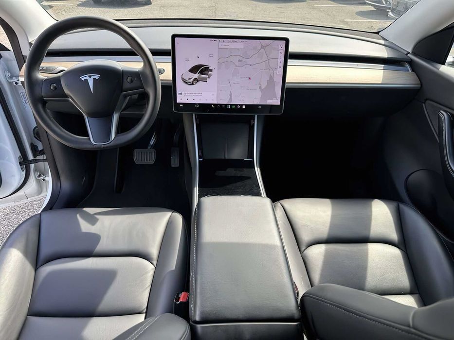 Tesla Model Y      2021