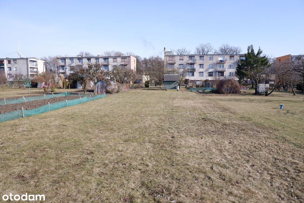 Piekne 3-pokojowe mieszkanie z balkonem, trzema garażami oraz działką
