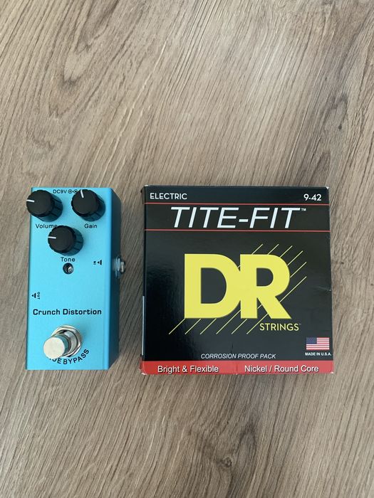 Педаль ефектів для гітари Crunch Distortion(б/у/ стан нової) + струни DR (нові) вказана загальна ціна