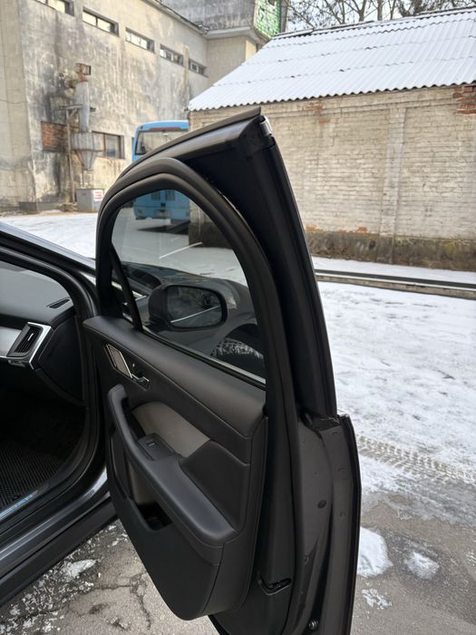 Електроавтомобіль Ягуар I-PACE SE