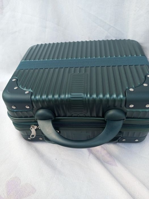 Валіза  маленька