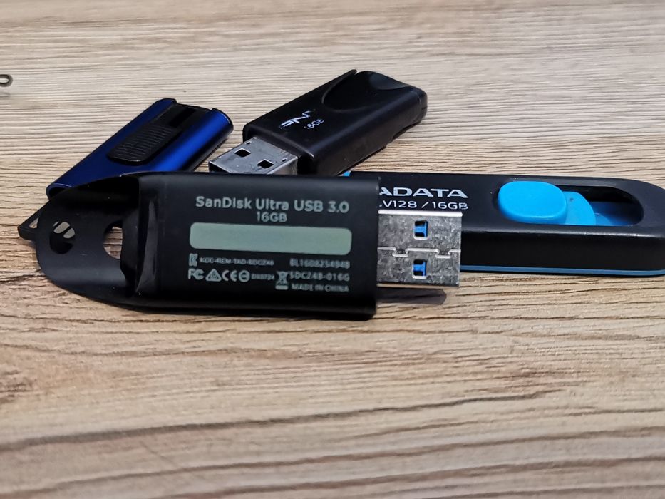 Garstka pendrive 16GB