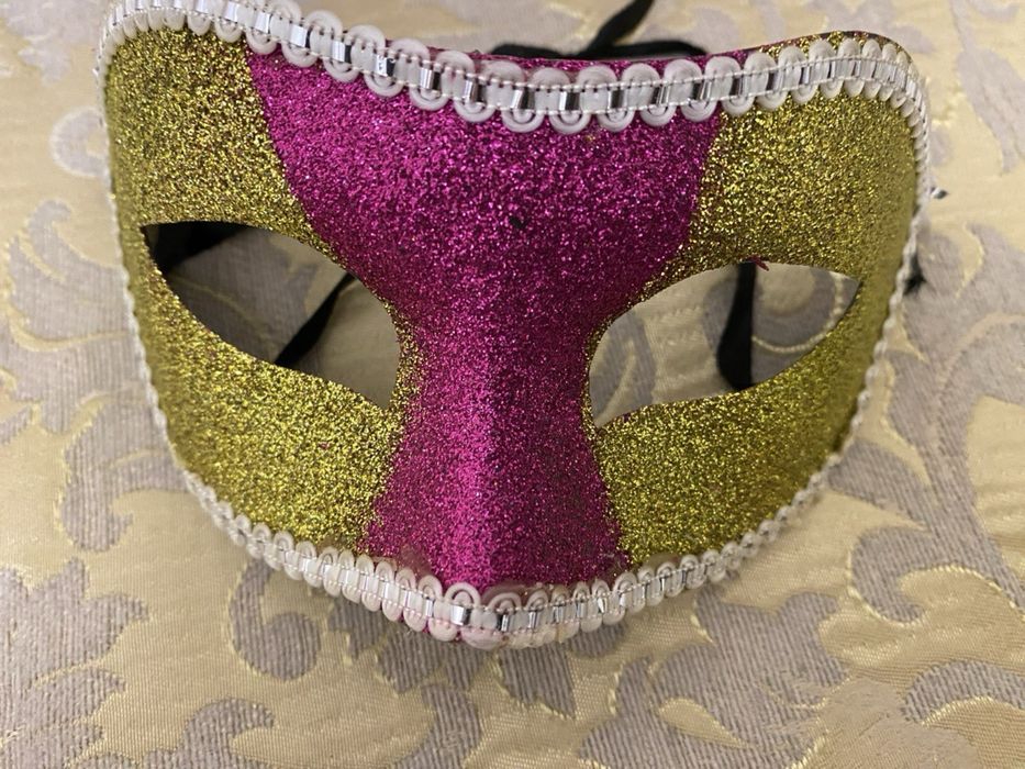 Маска венеціанська