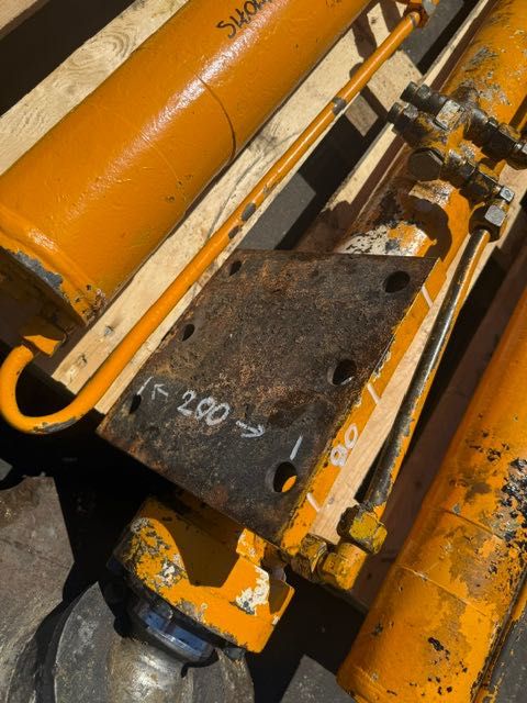 stabilizatory 4 szt używane do maszyn budowlanych waga maszyny 16 ton