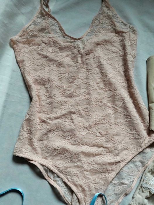 Білизна, боді, топи.