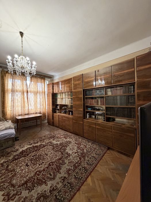 Продається велика 3 кім.квартира у центрі міста
