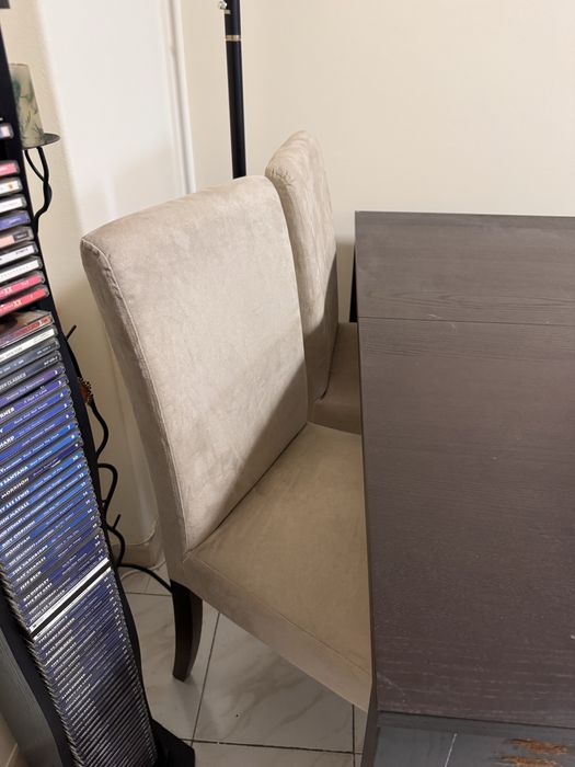Mesa extensivel com 4 cadeiras