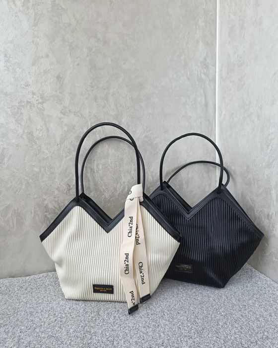 Жіноча сумка в двох кольорах