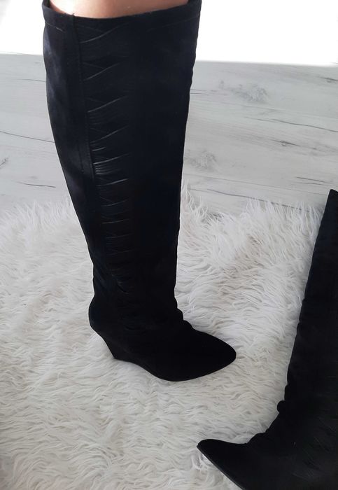 Piękne czarne kozaki naturalny skóra ozdobna cholewka koturn 39