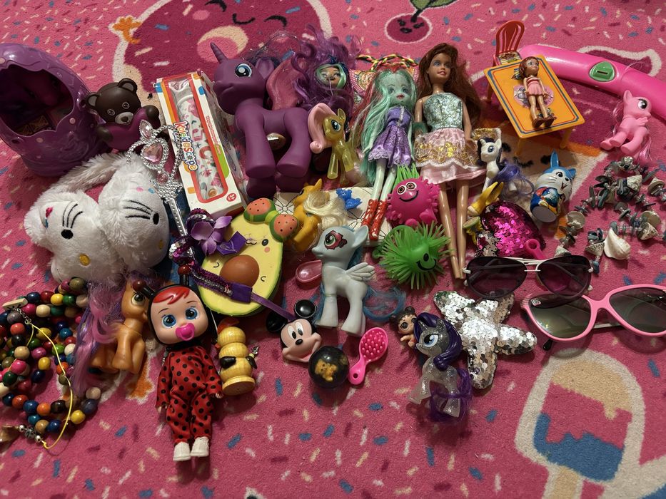 Лот іграшок для дівчинки