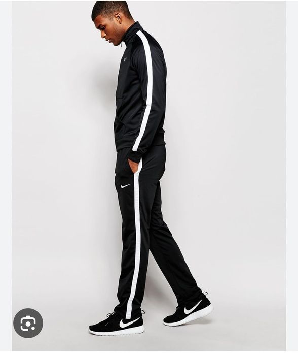 Witam sprzedam dres czarny z białym paskiem    . Polecam