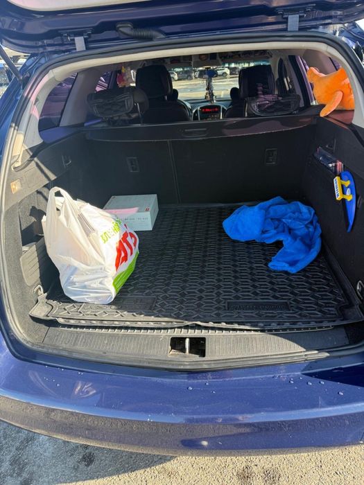 Продаеться гарне сімейне авто в гарному стані перший власник в україні