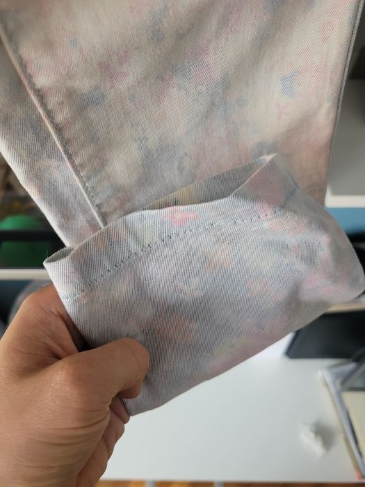 Jasne, kolorowe spodnie damskie