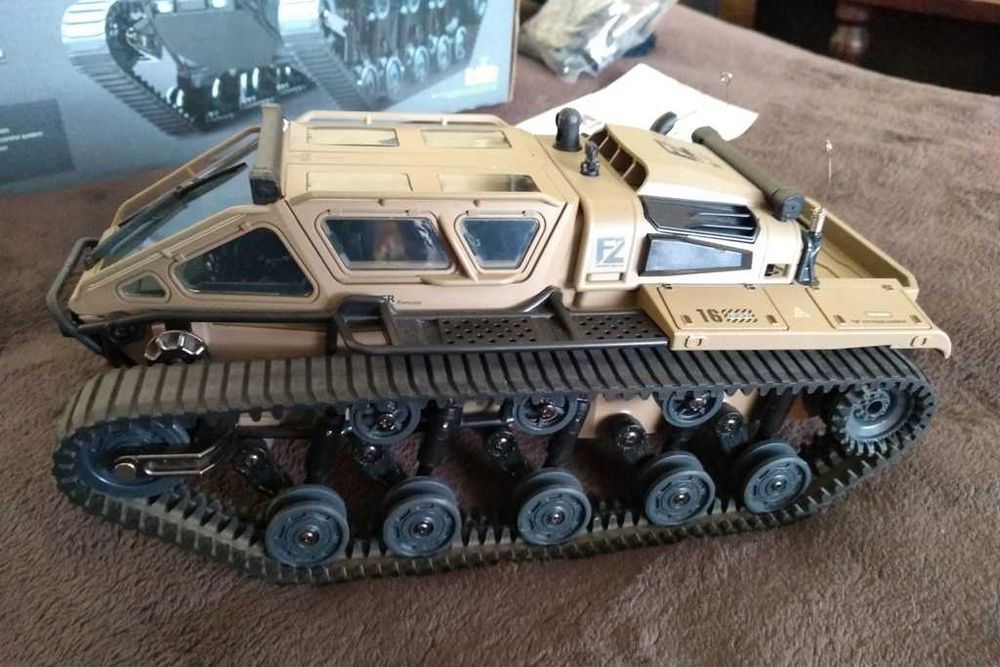 Model gąsienicowego auta RC