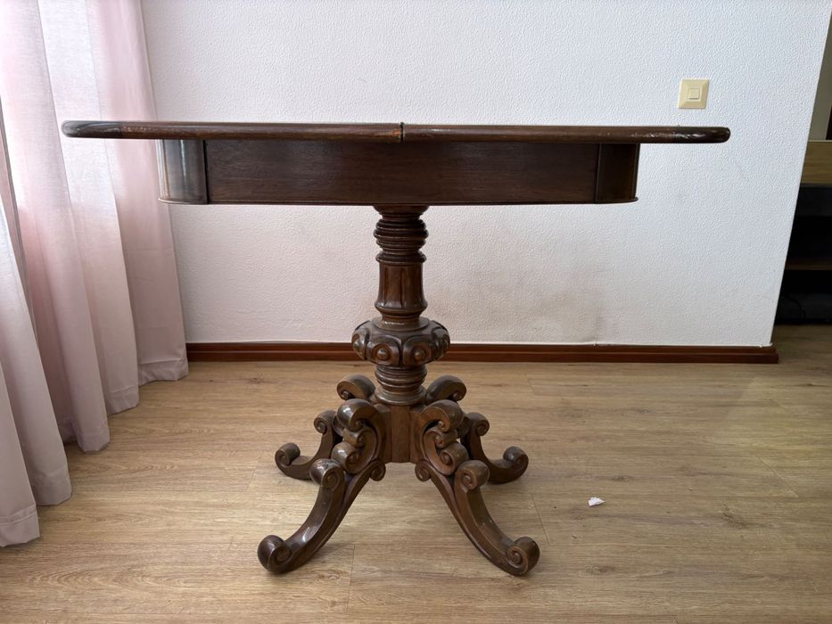 Mesa Clássica de Jogo em Madeira