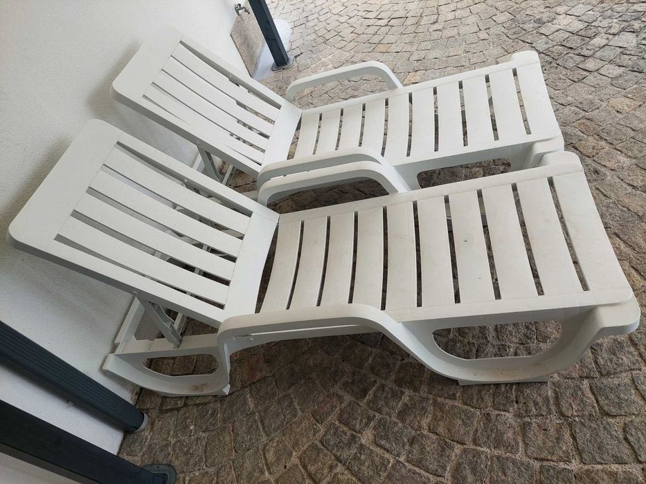 Reclining Chairs64740807800578122