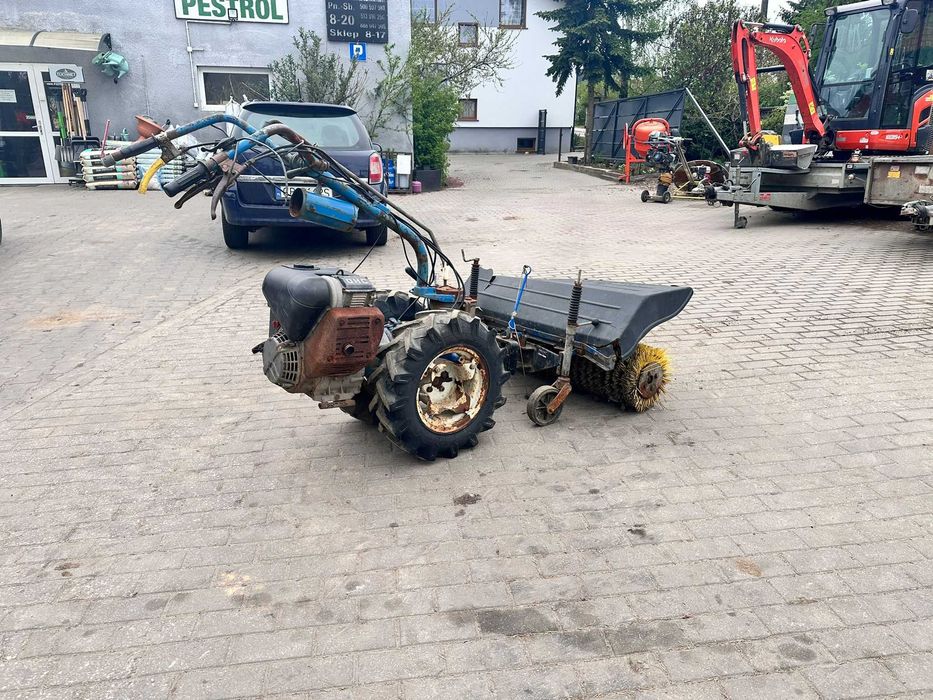 Zamiatarka szczotkowa, spalinowa, ręczna