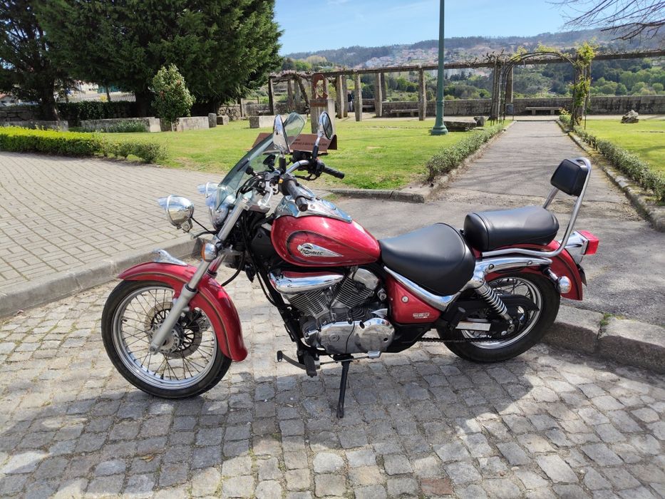 Mota Suzuki Intruder 250cc – 2004 | Como Nova