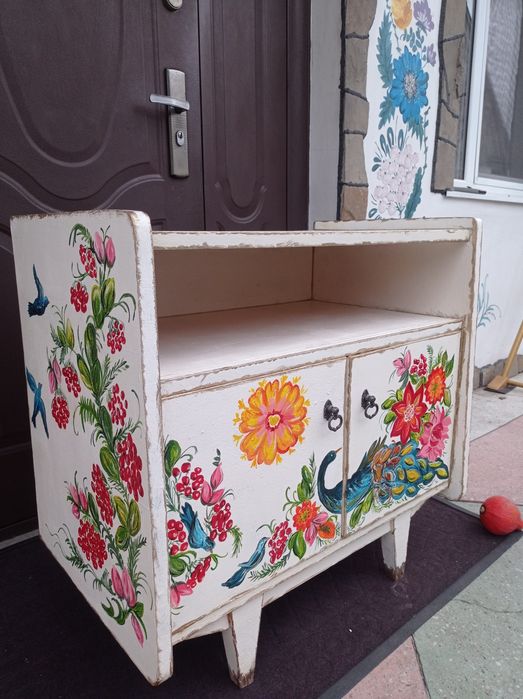 Продам тумбу реставровану у вінтажному стилі з петриківським розписом