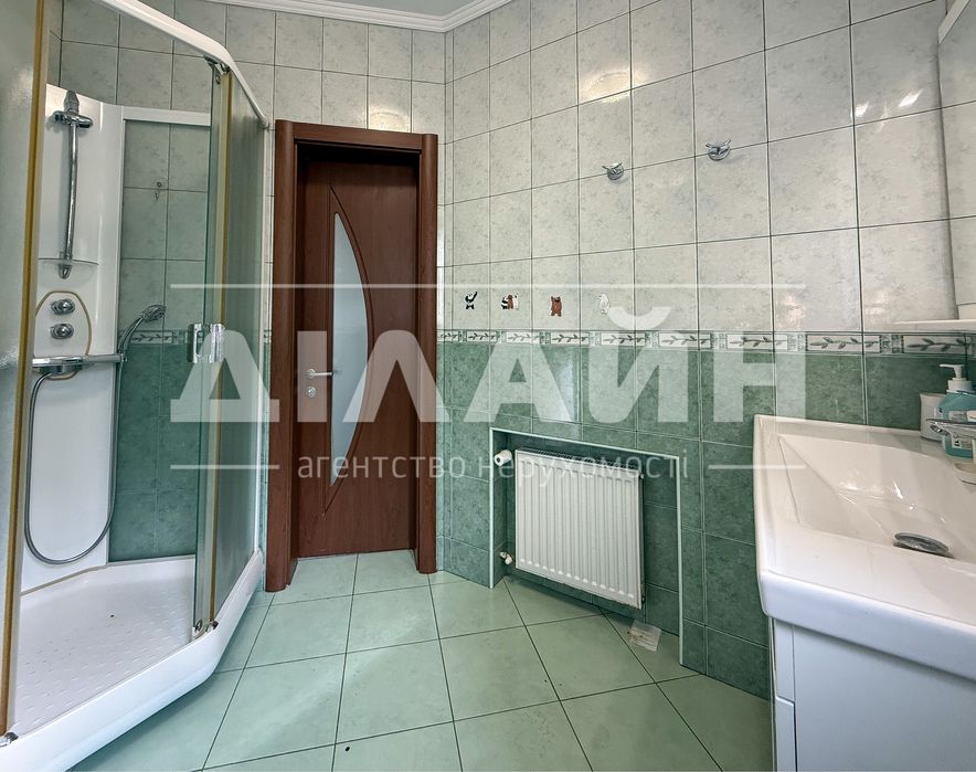 ТОП будинок на Дніпрі 250 м2 , 3 спальні