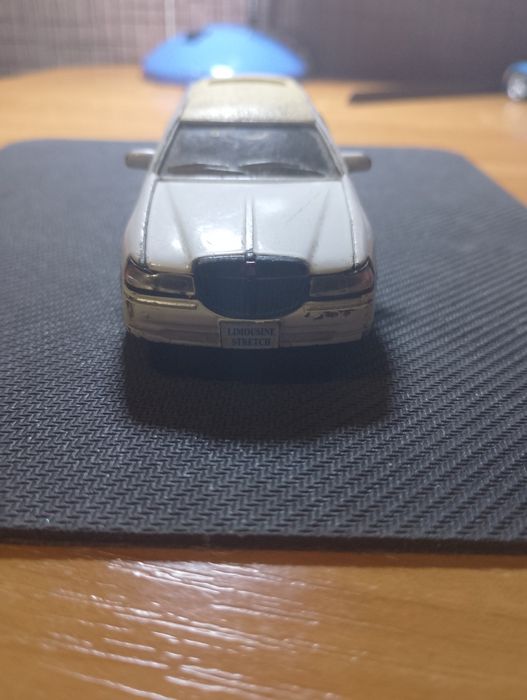 Лимузин модель 1:38 "Lincoln Town Car".