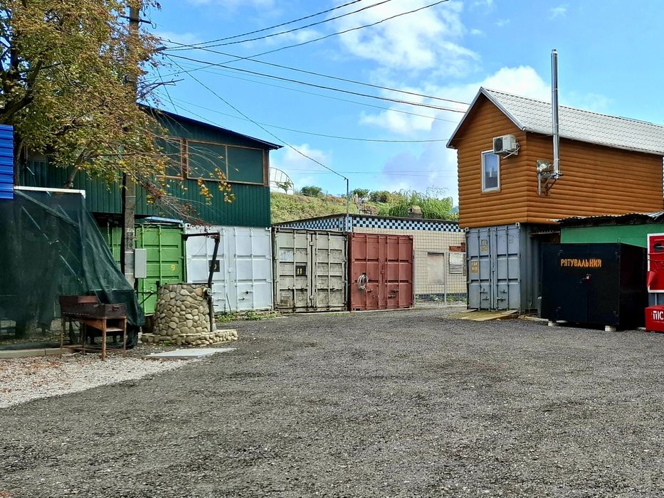 Продам курень на базе стоянке лодок и катеров в с. Маяки Одесская обл.Река Днестр.