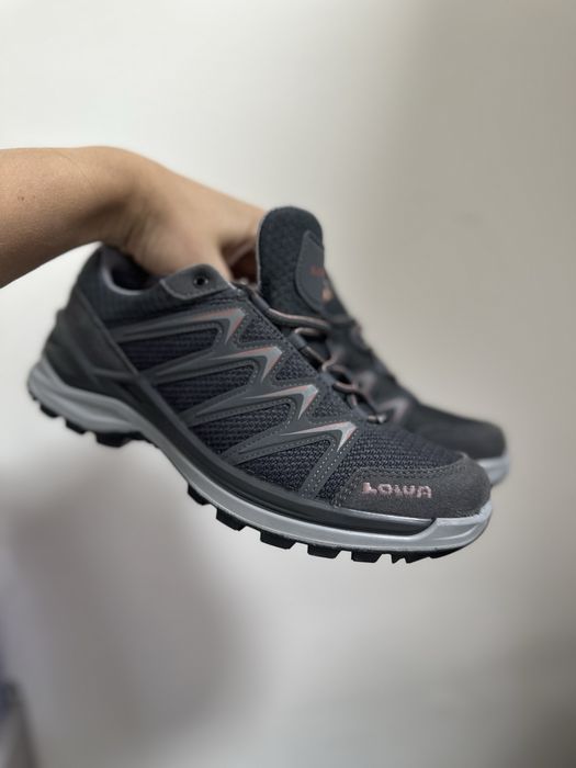 Кросівки жіночі трекінгові Lowa , 39, 24.7 см устілка