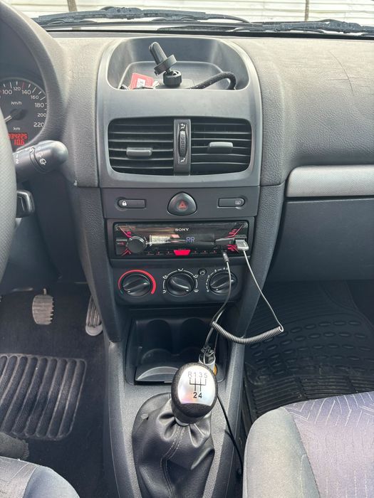 Renault Clio II 1.5 dCi 82 CV • Comercial • 2003